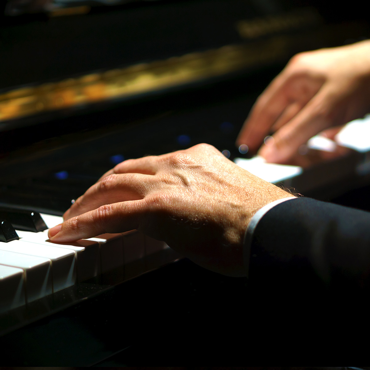 piano-main-is
